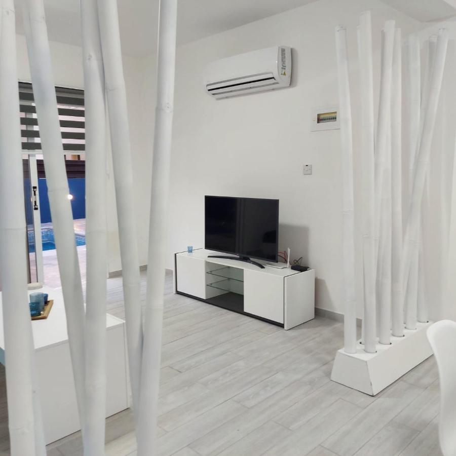 Stylish Villa พาราลิมนี ภายนอก รูปภาพ