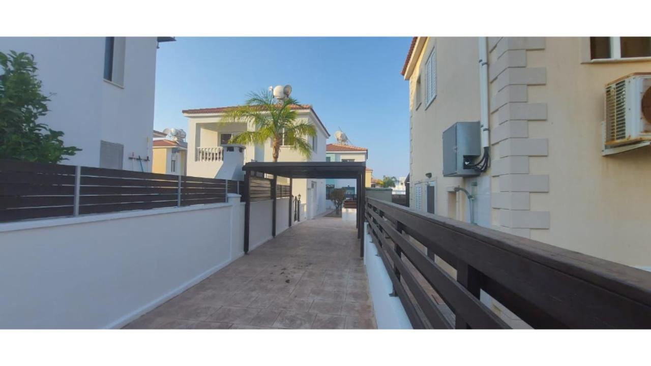 Stylish Villa พาราลิมนี ภายนอก รูปภาพ